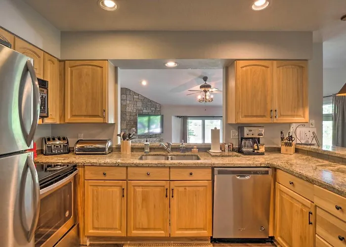 Walk To Lift: W/ Hot Tub Holiday home
