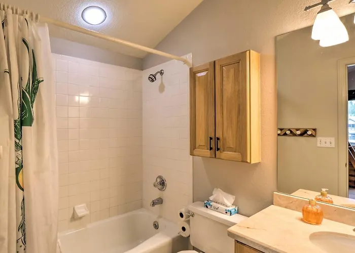 Walk To Lift: W/ Hot Tub Holiday home *