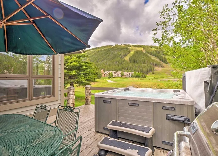 Walk To Lift: W/ Hot Tub Holiday home