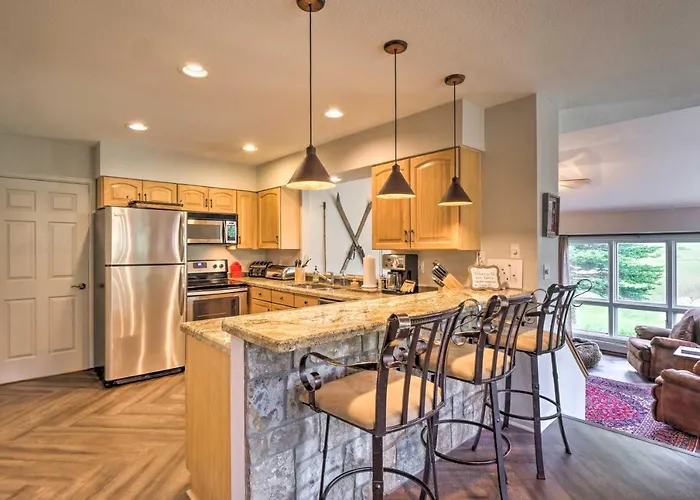 Walk To Lift: W/ Hot Tub Holiday home *