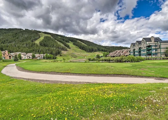 Walk To Lift: W/ Hot Tub Holiday home