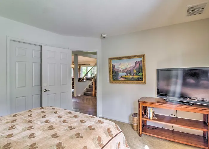 Walk To Lift: W/ Hot Tub Holiday home *