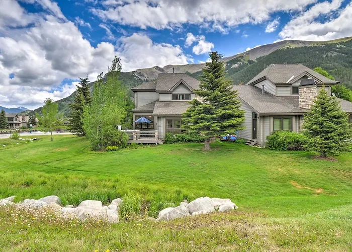 Walk To Lift: W/ Hot Tub Holiday home