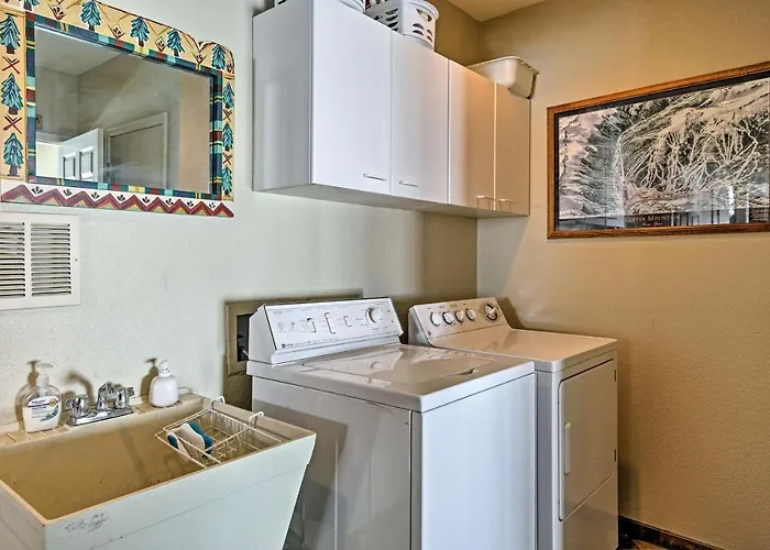 Walk To Lift: W/ Hot Tub Holiday home